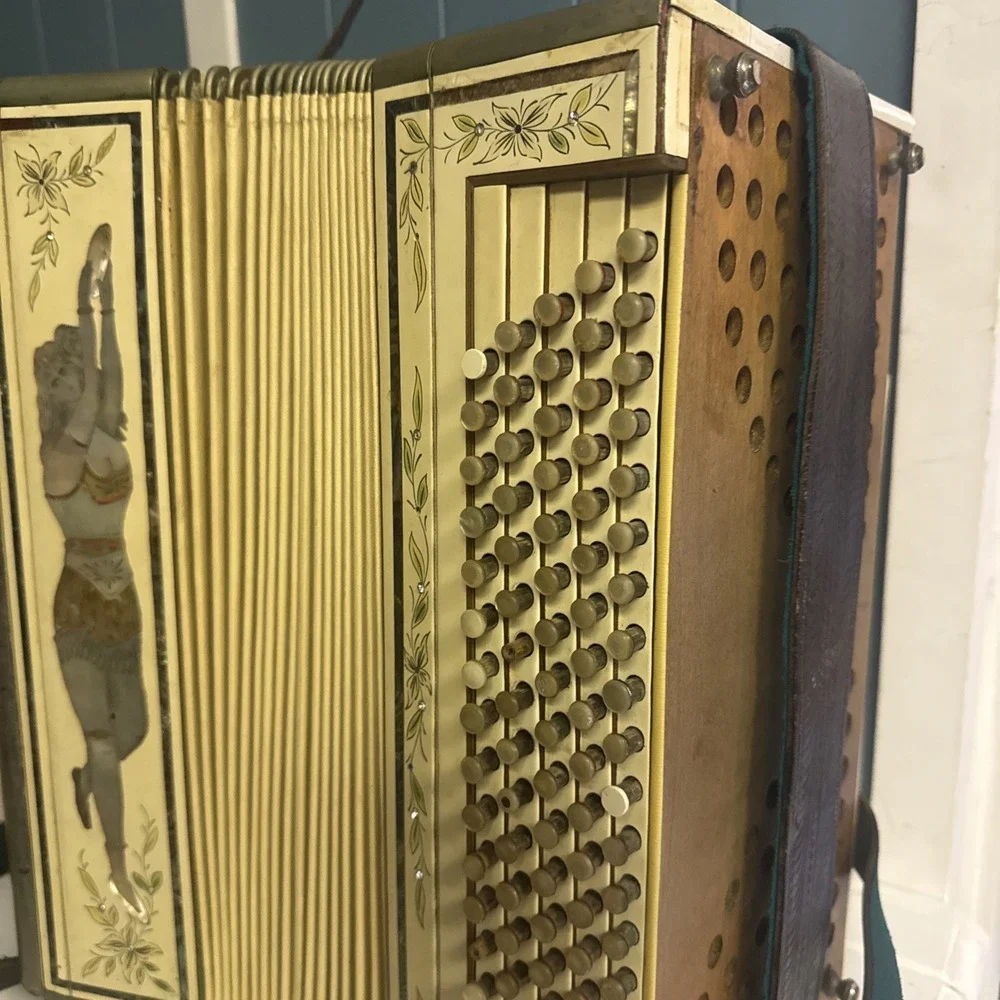 Vtg BUTTON ACCORDION With Inlaid Mother Of Pearl Antique Dancing‎ Girl Flowers